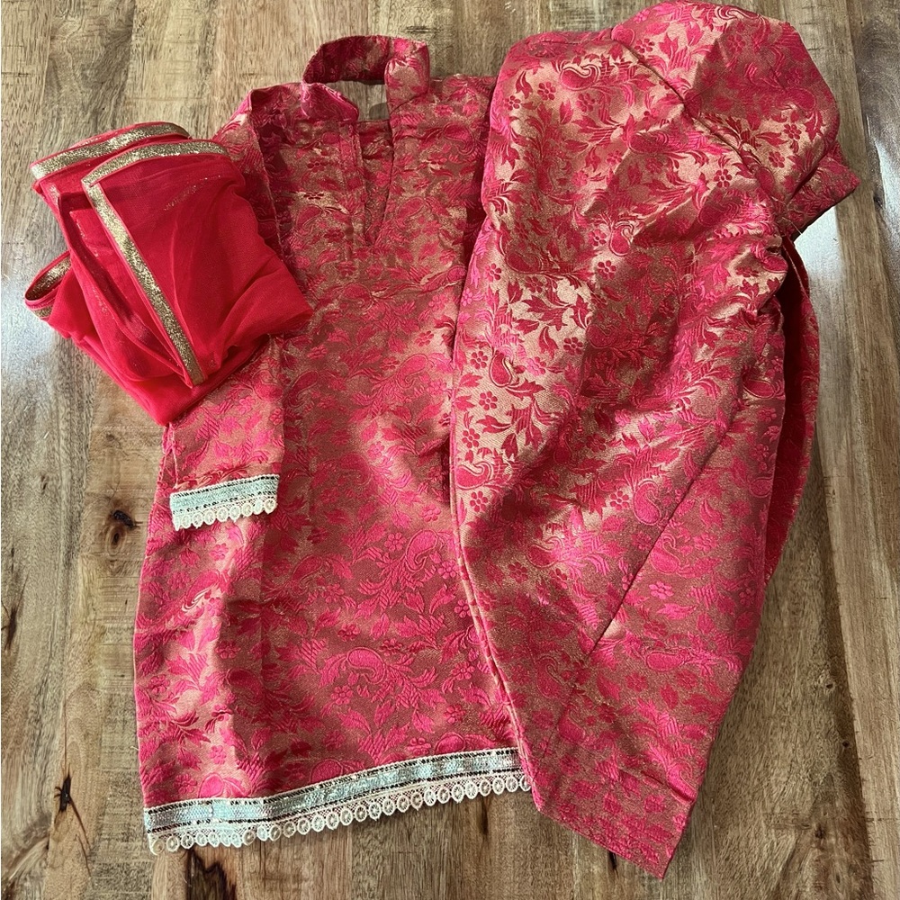 Stunning party suit !!! Never worn